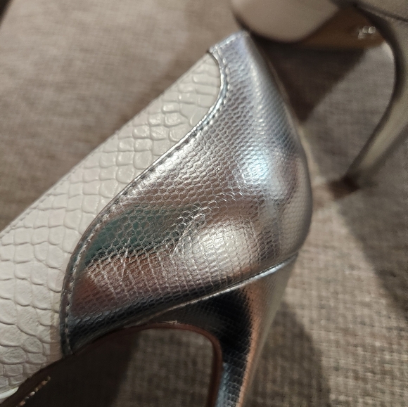 Rock & Republic faux snake skin silver white high heels size 8 - Picture 5 of 8